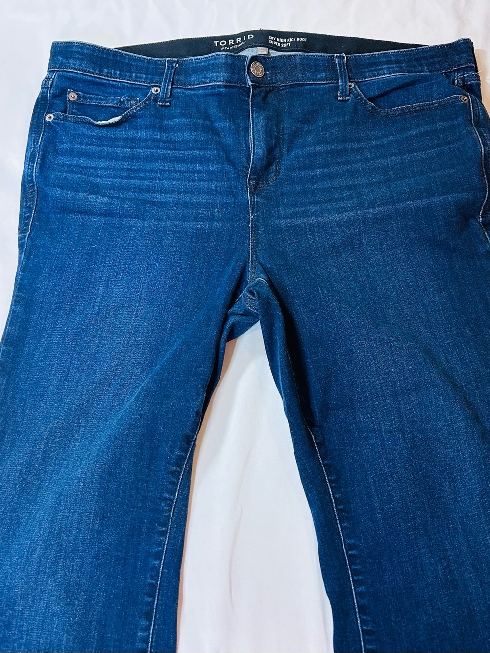 Torrid woman's jeans size 18R sky high skinny dark wash premium stretch 18W